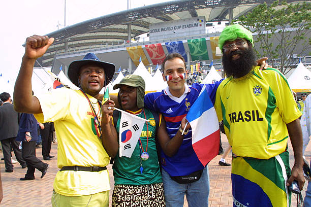 现出更为积 现出更为积